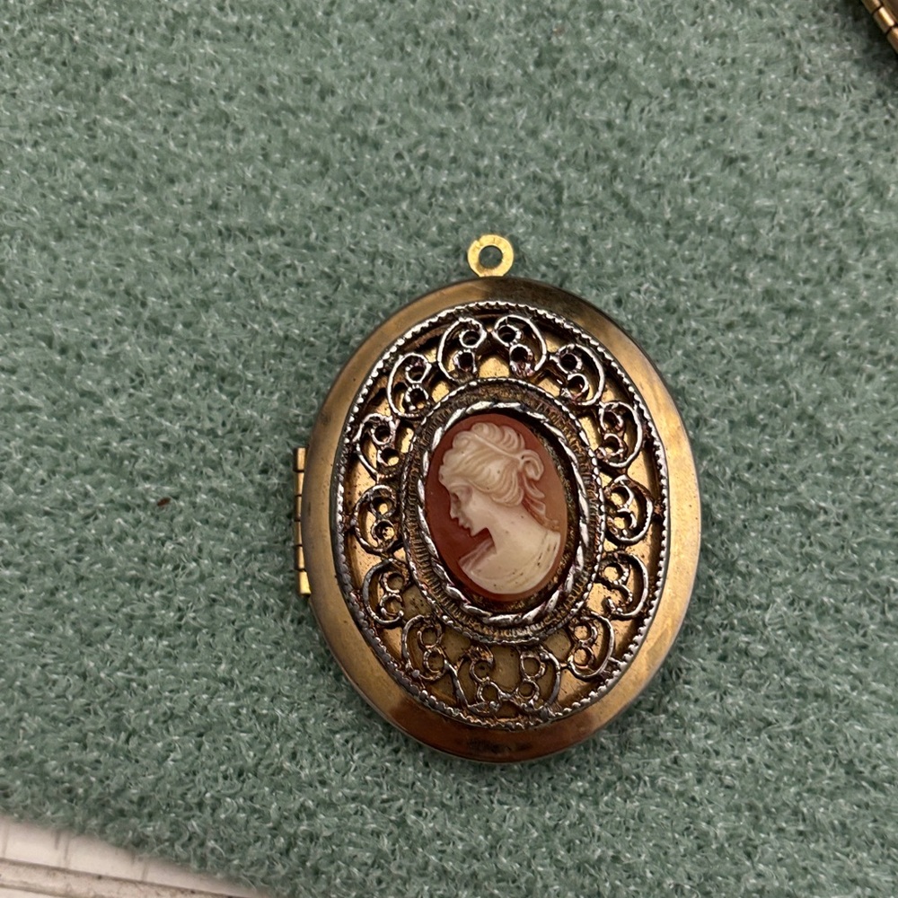 Vintage Cameo Locket Bow  Dangle Drop